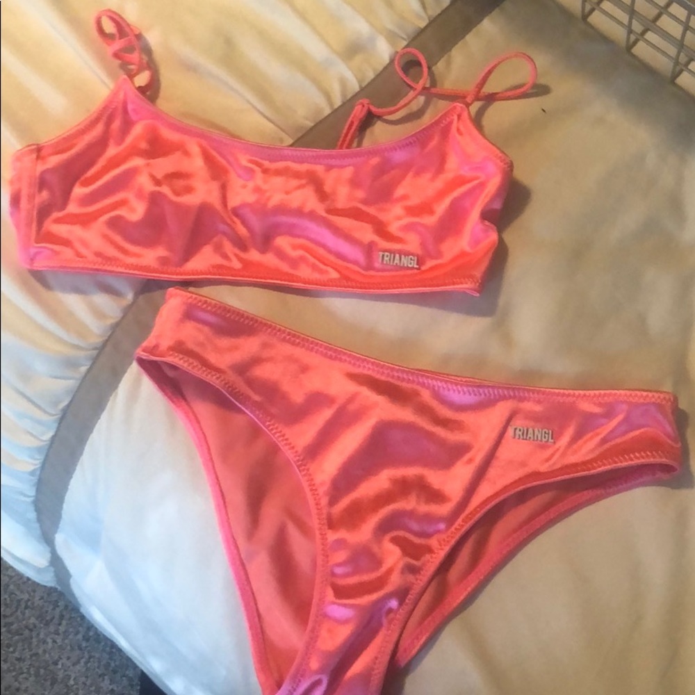 XS TRIANGL HOT PINK